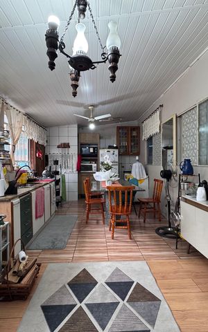 Casa à venda com 200m², 3 quartos e 2 vagas Casa à venda com 200m², 3 quartos e 2 vagassala