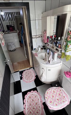 Casa à venda com 200m², 3 quartos e 2 vagas Casa à venda com 200m², 3 quartos e 2 vagasBanheiro da Suíte