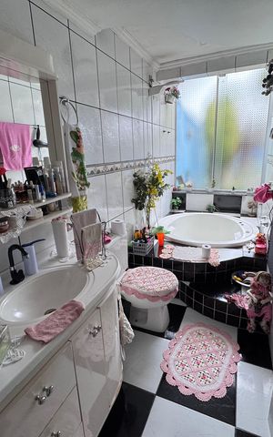 Casa à venda com 200m², 3 quartos e 2 vagas Casa à venda com 200m², 3 quartos e 2 vagasBanheiro da Suíte