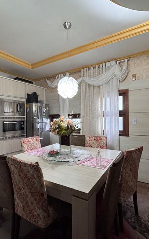 Casa à venda com 200m², 3 quartos e 2 vagas Casa à venda com 200m², 3 quartos e 2 vagasCozinha