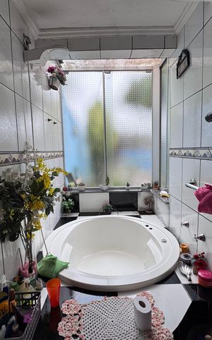 Casa à venda com 200m², 3 quartos e 2 vagas Casa à venda com 200m², 3 quartos e 2 vagasBanheiro da Suíte