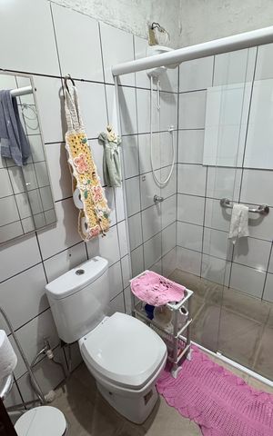Casa à venda com 200m², 3 quartos e 2 vagas Casa à venda com 200m², 3 quartos e 2 vagasBanheiro