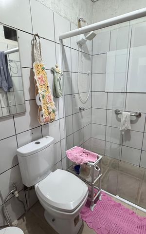 Casa à venda com 200m², 3 quartos e 2 vagas Casa à venda com 200m², 3 quartos e 2 vagasBanheiro