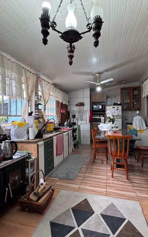 Casa à venda com 200m², 3 quartos e 2 vagas Casa à venda com 200m², 3 quartos e 2 vagassala