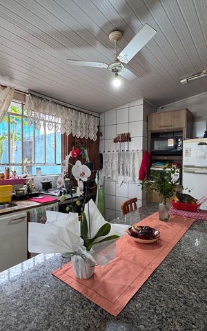 Casa à venda com 200m², 3 quartos e 2 vagas Casa à venda com 200m², 3 quartos e 2 vagassala