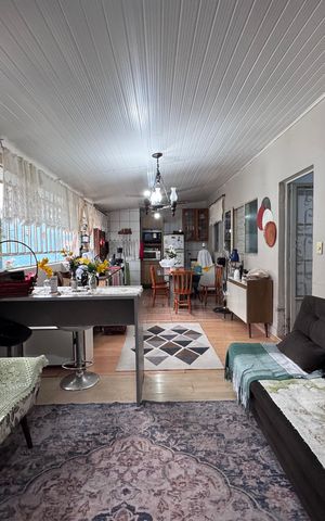 Casa à venda com 200m², 3 quartos e 2 vagas Casa à venda com 200m², 3 quartos e 2 vagassala