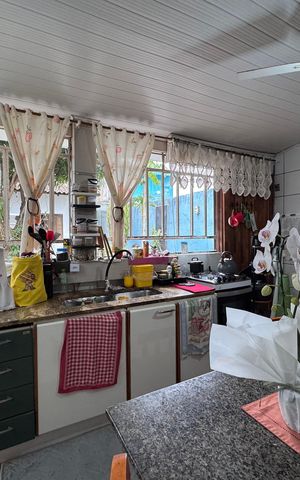 Casa à venda com 200m², 3 quartos e 2 vagas Casa à venda com 200m², 3 quartos e 2 vagassala