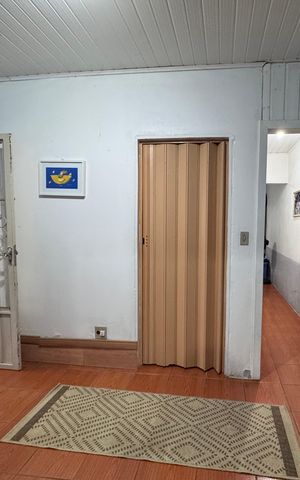 Casa à venda com 200m², 3 quartos e 2 vagas Casa à venda com 200m², 3 quartos e 2 vagasBanheiro