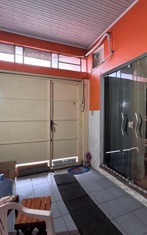 Casa à venda com 200m², 3 quartos e 2 vagas Casa à venda com 200m², 3 quartos e 2 vagasgaragem