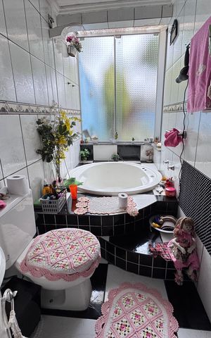 Casa à venda com 200m², 3 quartos e 2 vagas Casa à venda com 200m², 3 quartos e 2 vagasBanheiro da Suíte