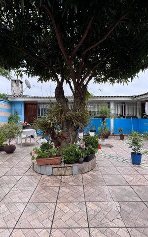Casa à venda com 200m², 3 quartos e 2 vagas Casa à venda com 200m², 3 quartos e 2 vagasÁrea comum