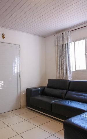 Casa à venda com 250m², 5 quartos e 3 vagas Casa à venda com 250m², 5 quartos e 3 vagasSala 1