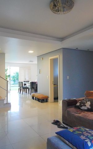 Casa para alugar com 241m², 3 quartos e 2 vagasSala