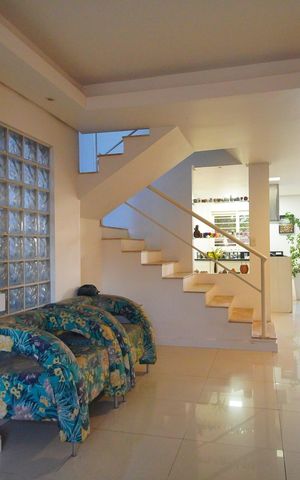 Casa para alugar com 241m², 3 quartos e 2 vagasSala