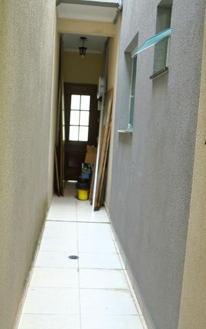 Casa à venda com 134m², 3 quartos e 4 vagasCorredor Lateral 