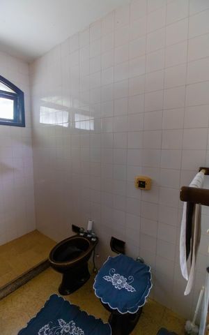 Casa à venda com 290m², 4 quartos e 2 vagas Casa à venda com 290m², 4 quartos e 2 vagasBanheiro Social