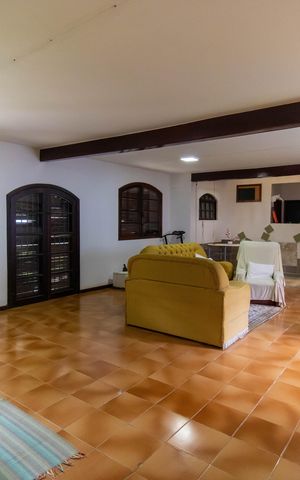 Casa à venda com 290m², 4 quartos e 2 vagas Casa à venda com 290m², 4 quartos e 2 vagasSala