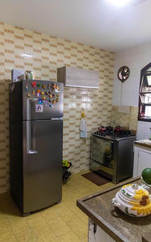 Casa à venda com 290m², 4 quartos e 2 vagas Casa à venda com 290m², 4 quartos e 2 vagasCozinha