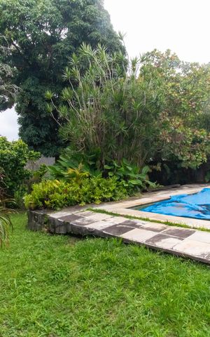 Casa à venda com 290m², 4 quartos e 2 vagas Casa à venda com 290m², 4 quartos e 2 vagasÁrea externa