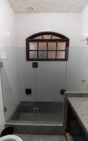Casa à venda com 290m², 4 quartos e 2 vagas Casa à venda com 290m², 4 quartos e 2 vagasBanheiro da Suíte 2