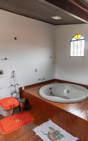 Casa à venda com 290m², 4 quartos e 2 vagas Casa à venda com 290m², 4 quartos e 2 vagasBanheiro da Suíte 1