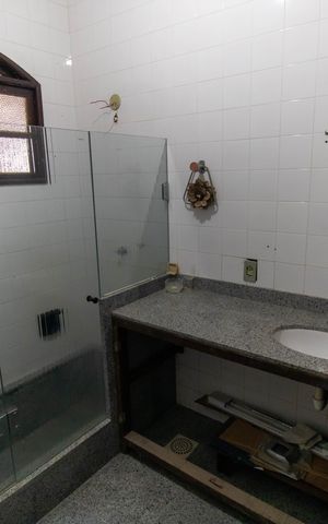 Casa à venda com 290m², 4 quartos e 2 vagas Casa à venda com 290m², 4 quartos e 2 vagasBanheiro da Suíte 2