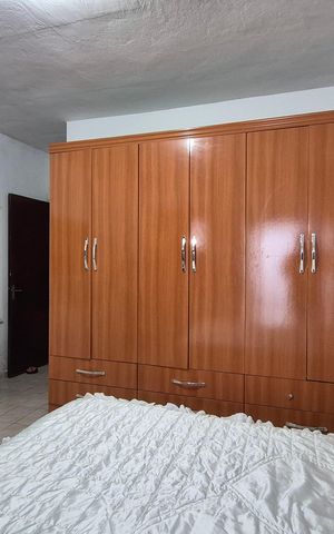 Casa à venda com 189m², 2 quartos e 2 vagas Casa à venda com 189m², 2 quartos e 2 vagasSuíte