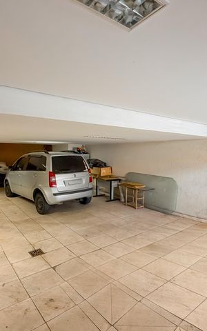 Casa para alugar com 350m², 7 quartos e 8 vagas Casa para alugar com 350m², 7 quartos e 8 vagasGaragem