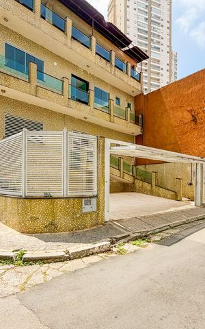 Casa para alugar com 350m², 7 quartos e 8 vagas Casa para alugar com 350m², 7 quartos e 8 vagasFachada