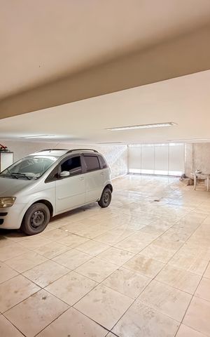 Casa para alugar com 350m², 7 quartos e 8 vagas Casa para alugar com 350m², 7 quartos e 8 vagasGaragem