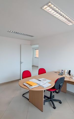 Casa para alugar com 350m², 7 quartos e 8 vagas Casa para alugar com 350m², 7 quartos e 8 vagasQuarto 5