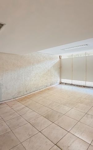 Casa para alugar com 350m², 7 quartos e 8 vagas Casa para alugar com 350m², 7 quartos e 8 vagasGaragem