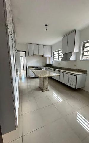 Casa à venda com 280m², 5 quartos e 6 vagas
