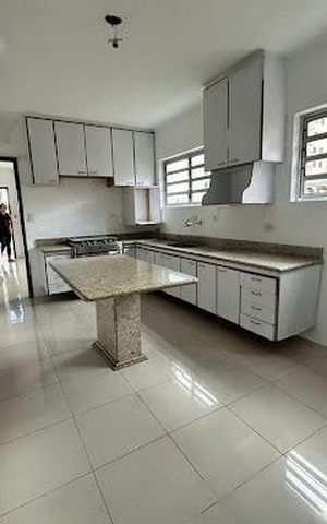 Casa à venda com 280m², 5 quartos e 6 vagas