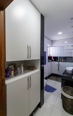 Casa à venda com 380m², 4 quartos e 3 vagas Casa à venda com 380m², 4 quartos e 3 vagasBanheiro social