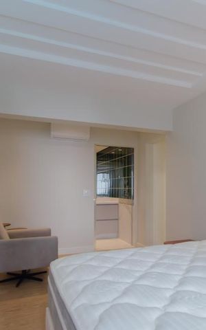 Apartamento à venda com 180m², 3 quartos e 3 vagas Apartamento à venda com 180m², 3 quartos e 3 vagasSuíte