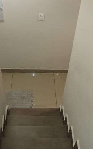 Casa de condomínio para alugar com 177m², 2 quartos e 2 vagasEscada