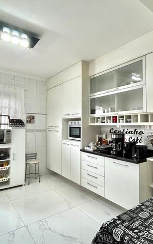 Casa à venda com 128m², 3 quartos e 4 vagas Casa à venda com 128m², 3 quartos e 4 vagasCozinha