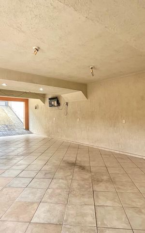 Casa à venda com 128m², 3 quartos e 4 vagas Casa à venda com 128m², 3 quartos e 4 vagasGaragem