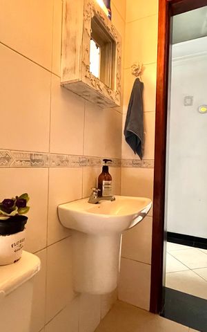 Casa à venda com 128m², 3 quartos e 4 vagas Casa à venda com 128m², 3 quartos e 4 vagasLavabo