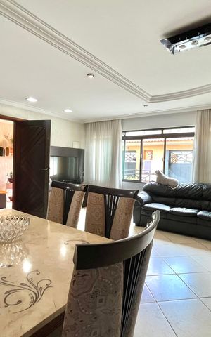 Casa à venda com 128m², 3 quartos e 4 vagas Casa à venda com 128m², 3 quartos e 4 vagasSala