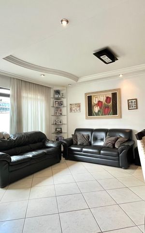 Casa à venda com 128m², 3 quartos e 4 vagas Casa à venda com 128m², 3 quartos e 4 vagasSala