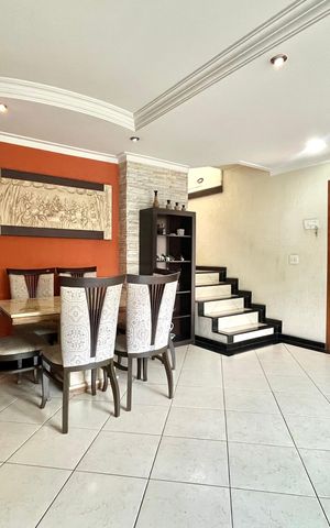 Casa à venda com 128m², 3 quartos e 4 vagas Casa à venda com 128m², 3 quartos e 4 vagasSala