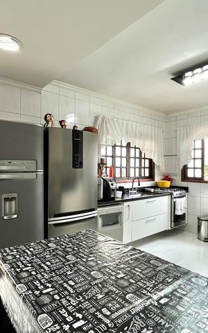 Casa à venda com 128m², 3 quartos e 4 vagas Casa à venda com 128m², 3 quartos e 4 vagasCozinha