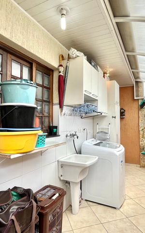 Casa à venda com 128m², 3 quartos e 4 vagas Casa à venda com 128m², 3 quartos e 4 vagasÁrea de Serviço