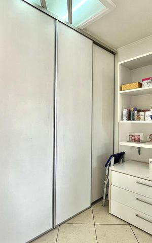 Casa à venda com 128m², 3 quartos e 4 vagas Casa à venda com 128m², 3 quartos e 4 vagasCloset da suíte
