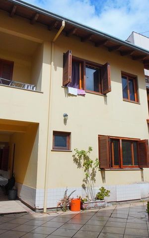 Casa para alugar com 475m², 6 quartos e 7 vagasFachada