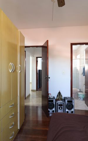 Casa à venda com 300m², 6 quartos e 2 vagasSuíte 2