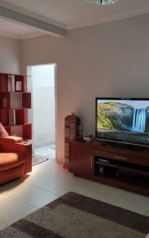 Casa à venda com 137m², 3 quartos e 2 vagas Casa à venda com 137m², 3 quartos e 2 vagasSala