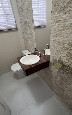 Casa para alugar com 300m², 3 quartos e 10 vagas